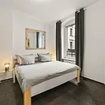 Apartamento Stylisch Mitte, Group & Family Friendly, From 2 - 8 Guests *