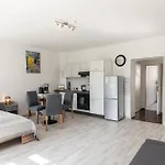 Stylisch Mitte, Group & Family Friendly, From 2 - 8 Guests Apartamento *