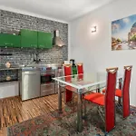 Apartamento Stylisch Mitte, Group & Family Friendly, From 2 - 8 Guests Berlim