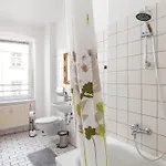 Stylisch Mitte, Group & Family Friendly, From 2 - 8 Guests Apartamento