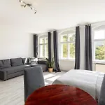 Apartamento Stylisch Mitte, Group & Family Friendly, From 2 - 8 Guests *