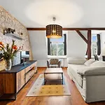 Stylisch Mitte, Group & Family Friendly, From 2 - 8 Guests Apartamento Berlim