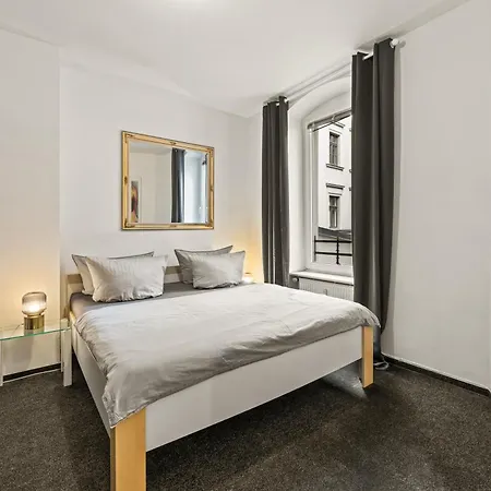 Apartament Stylisch Mitte, Group & Family Friendly, From 2 - 8 Guests *