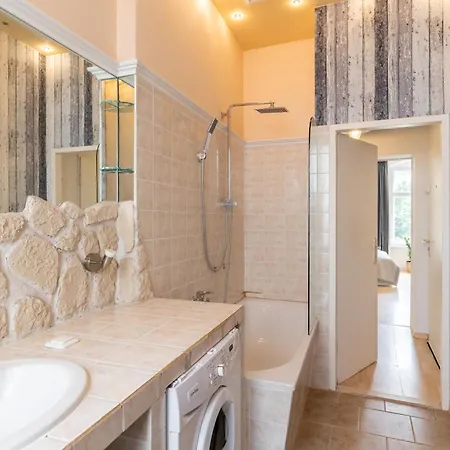 Apartament Stylisch Mitte, Group & Family Friendly, From 2 - 8 Guests
