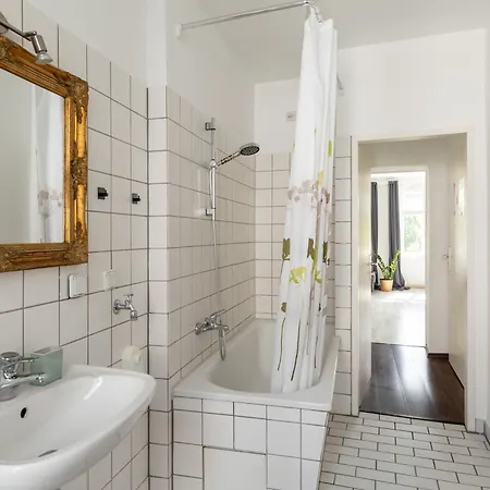Stylisch Mitte, Group & Family Friendly, From 2 - 8 Guests