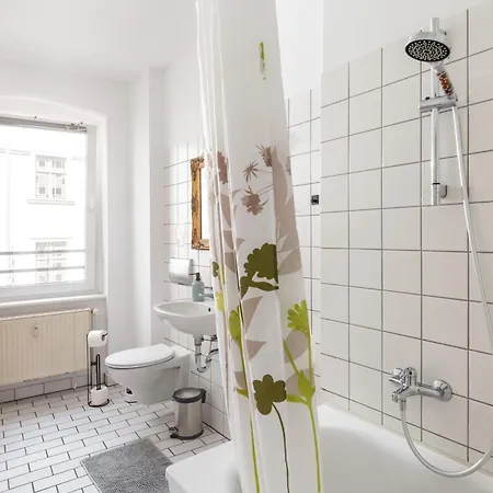Stylisch Mitte, Group & Family Friendly, From 2 - 8 Guests Apartament