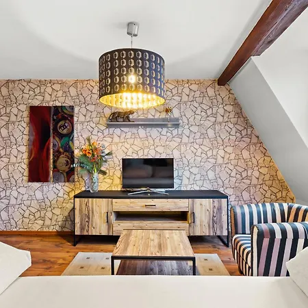 Stylisch Mitte, Group & Family Friendly, From 2 - 8 Guests Apartament
