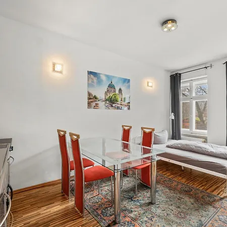 Stylisch Mitte, Group & Family Friendly, From 2 - 8 Guests Appartement