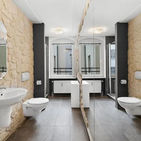 Stylisch Mitte, Group & Family Friendly, From 2 - 8 Guests Apartament *