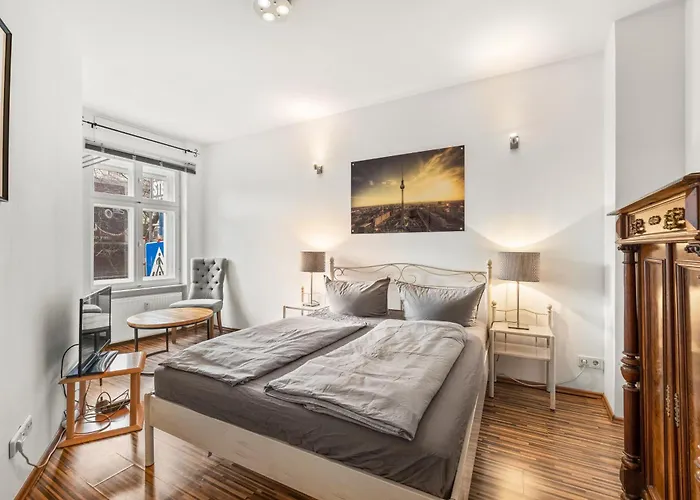 Stylisch Mitte, Group & Family Friendly, From 2 - 8 Guests