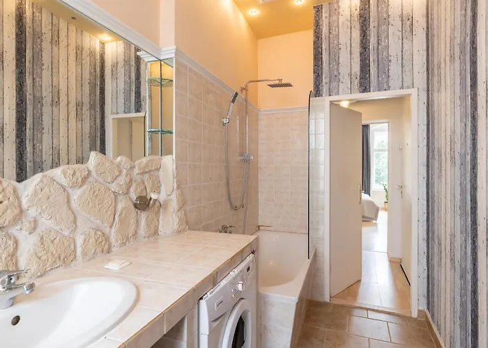 Appartement Stylisch Mitte, Group & Family Friendly, From 2 - 8 Guests