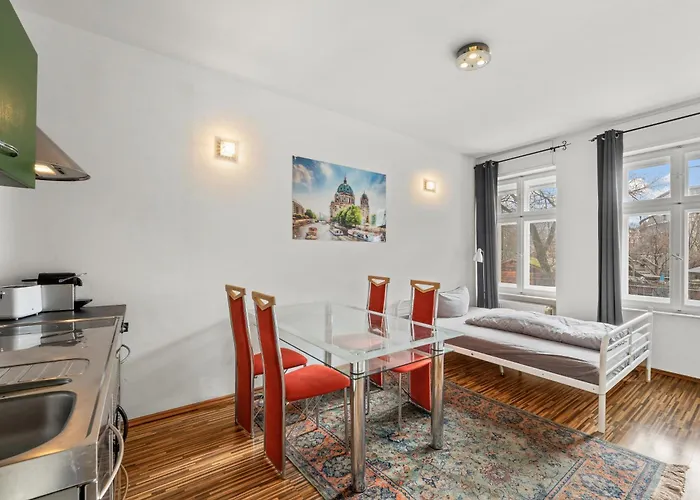 Stylisch Mitte, Group & Family Friendly, From 2 - 8 Guests Appartement