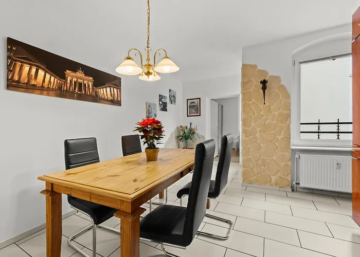 Appartement Stylisch Mitte, Group & Family Friendly, From 2 - 8 Guests *