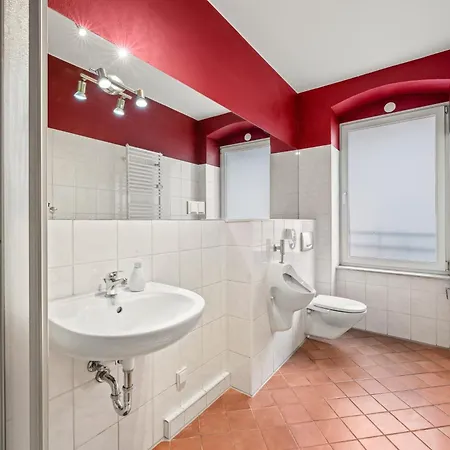 Stylisch Mitte, Group & Family Friendly, From 2 - 8 Guests *