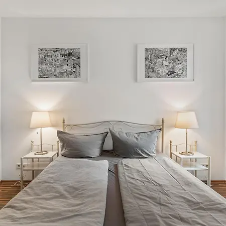 Stylisch Mitte, Group & Family Friendly, From 2 - 8 Guests * Berlín