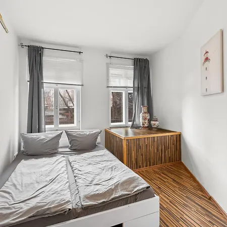 Stylisch Mitte, Group & Family Friendly, From 2 - 8 Guests Appartement