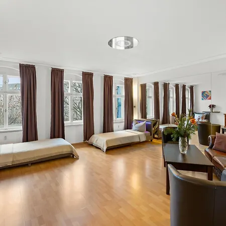 Stylisch Mitte, Group & Family Friendly, From 2 - 8 Guests