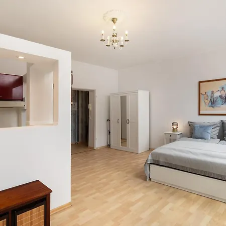 Stylisch Mitte, Group & Family Friendly, From 2 - 8 Guests * Berlino