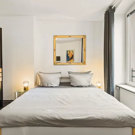 Appartamento Stylisch Mitte, Group & Family Friendly, From 2 - 8 Guests *