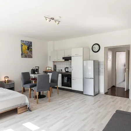 Stylisch Mitte, Group & Family Friendly, From 2 - 8 Guests Appartement *