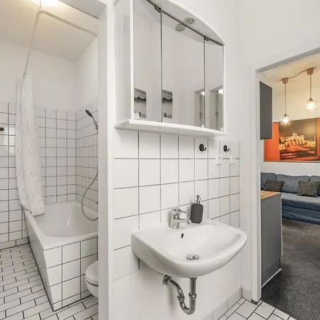 Appartamento Stylisch Mitte, Group & Family Friendly, From 2 - 8 Guests