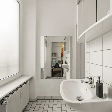 Stylisch Mitte, Group & Family Friendly, From 2 - 8 Guests *