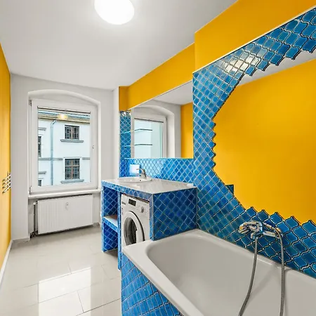 Stylisch Mitte, Group & Family Friendly, From 2 - 8 Guests Berlin