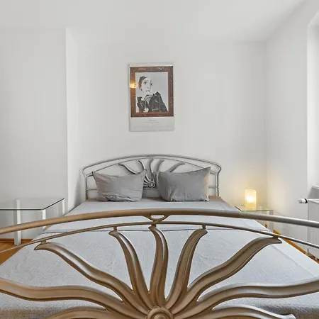 Appartement Stylisch Mitte, Group & Family Friendly, From 2 - 8 Guests