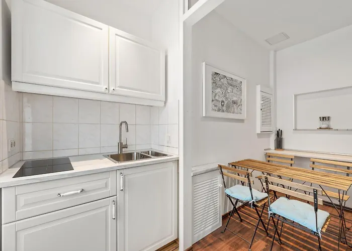 Stylisch Mitte, Group & Family Friendly, From 2 - 8 Guests *