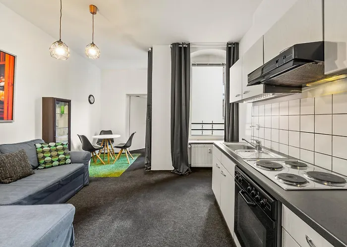 Stylisch Mitte, Group & Family Friendly, From 2 - 8 Guests *