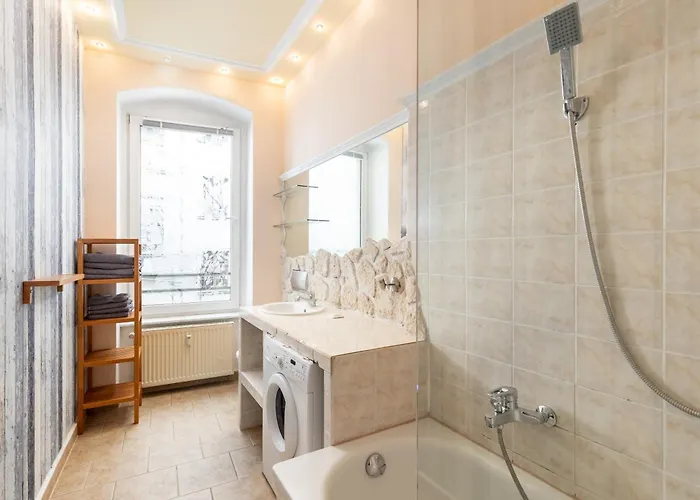 Stylisch Mitte, Group & Family Friendly, From 2 - 8 Guests Apartamento