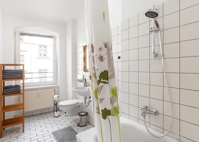 Stylisch Mitte, Group & Family Friendly, From 2 - 8 Guests Apartamento