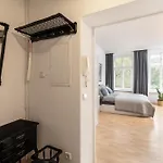 Stylisch Mitte, Group & Family Friendly, From 2 - 8 Guests 아파트 *