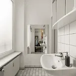 Stylisch Mitte, Group & Family Friendly, From 2 - 8 Guests *