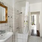 Stylisch Mitte, Group & Family Friendly, From 2 - 8 Guests