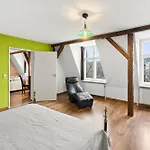 Stylisch Mitte, Group & Family Friendly, From 2 - 8 Guests 베를린