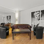 Stylisch Mitte, Group & Family Friendly, From 2 - 8 Guests 아파트