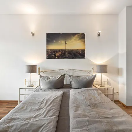 Stylisch Mitte, Group & Family Friendly, From 2 - 8 Guests *