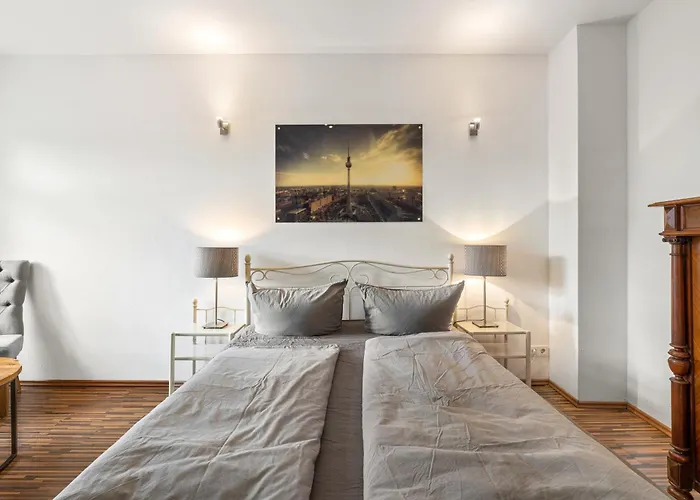 Stylisch Mitte, Group & Family Friendly, From 2 - 8 Guests *