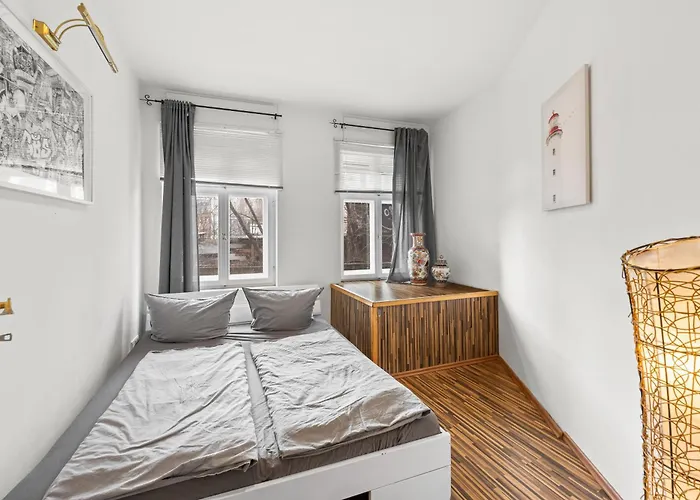 Stylisch Mitte, Group & Family Friendly, From 2 - 8 Guests Appartamento