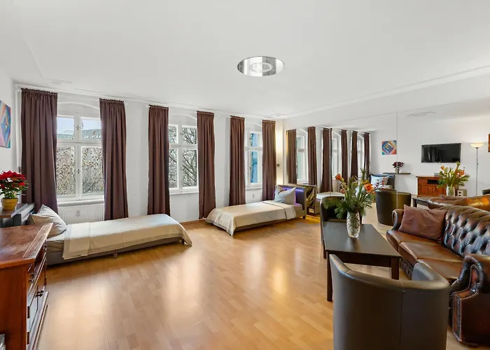 Stylisch Mitte, Group & Family Friendly, From 2 - 8 Guests