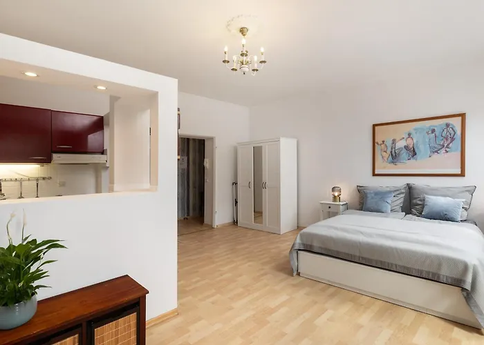 Stylisch Mitte, Group & Family Friendly, From 2 - 8 Guests * Berlino