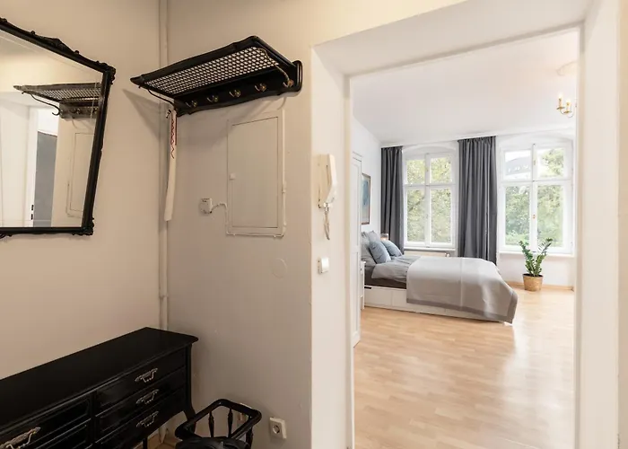 Stylisch Mitte, Group & Family Friendly, From 2 - 8 Guests Appartamento *