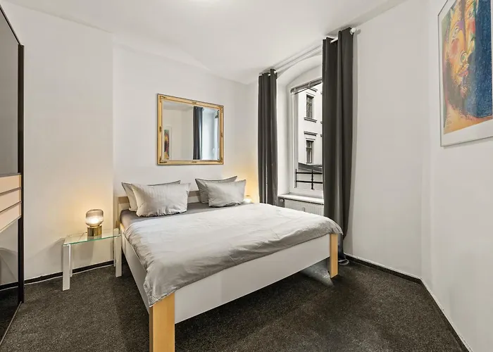 Daire Stylisch Mitte, Group & Family Friendly, From 2 - 8 Guests *