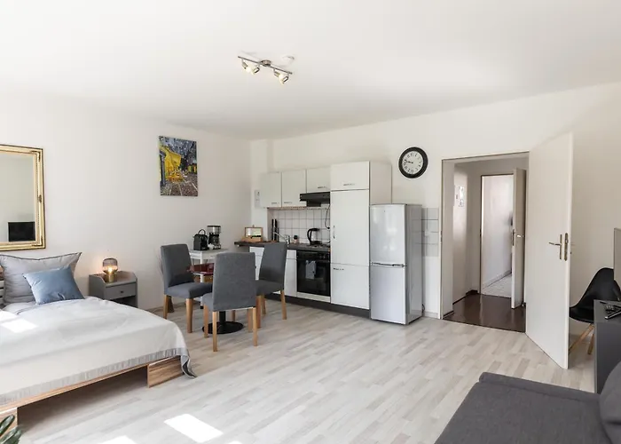 Stylisch Mitte, Group & Family Friendly, From 2 - 8 Guests Appartamento *