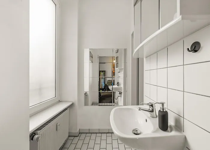 Stylisch Mitte, Group & Family Friendly, From 2 - 8 Guests *