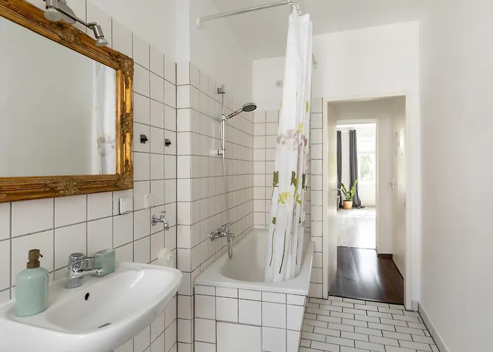 Stylisch Mitte, Group & Family Friendly, From 2 - 8 Guests