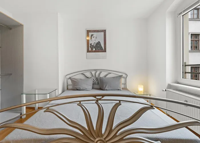 Appartamento Stylisch Mitte, Group & Family Friendly, From 2 - 8 Guests