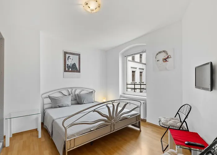 Appartamento Stylisch Mitte, Group & Family Friendly, From 2 - 8 Guests *