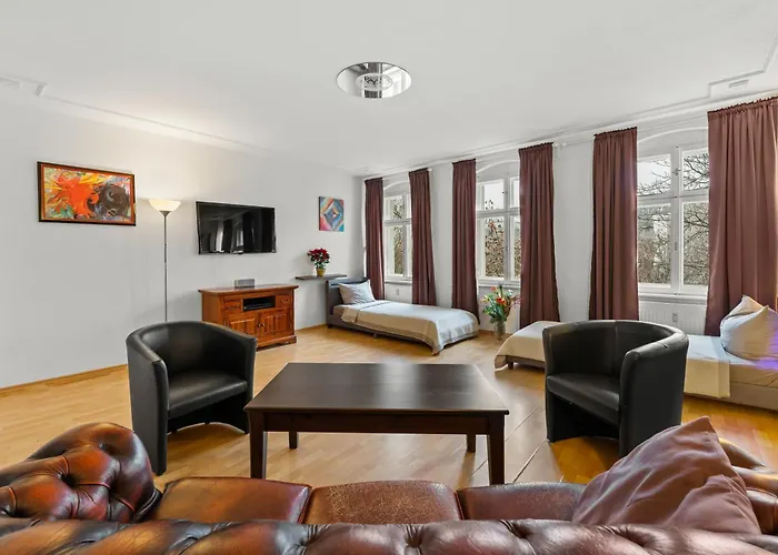 Stylisch Mitte, Group & Family Friendly, From 2 - 8 Guests Appartamento *